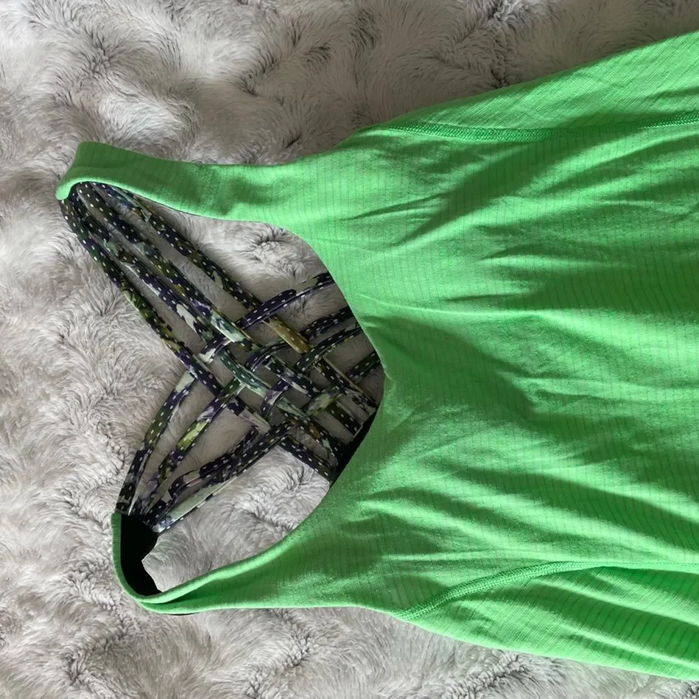 Lululemon built-in bra tank top black green floral size 4 free to be wild small